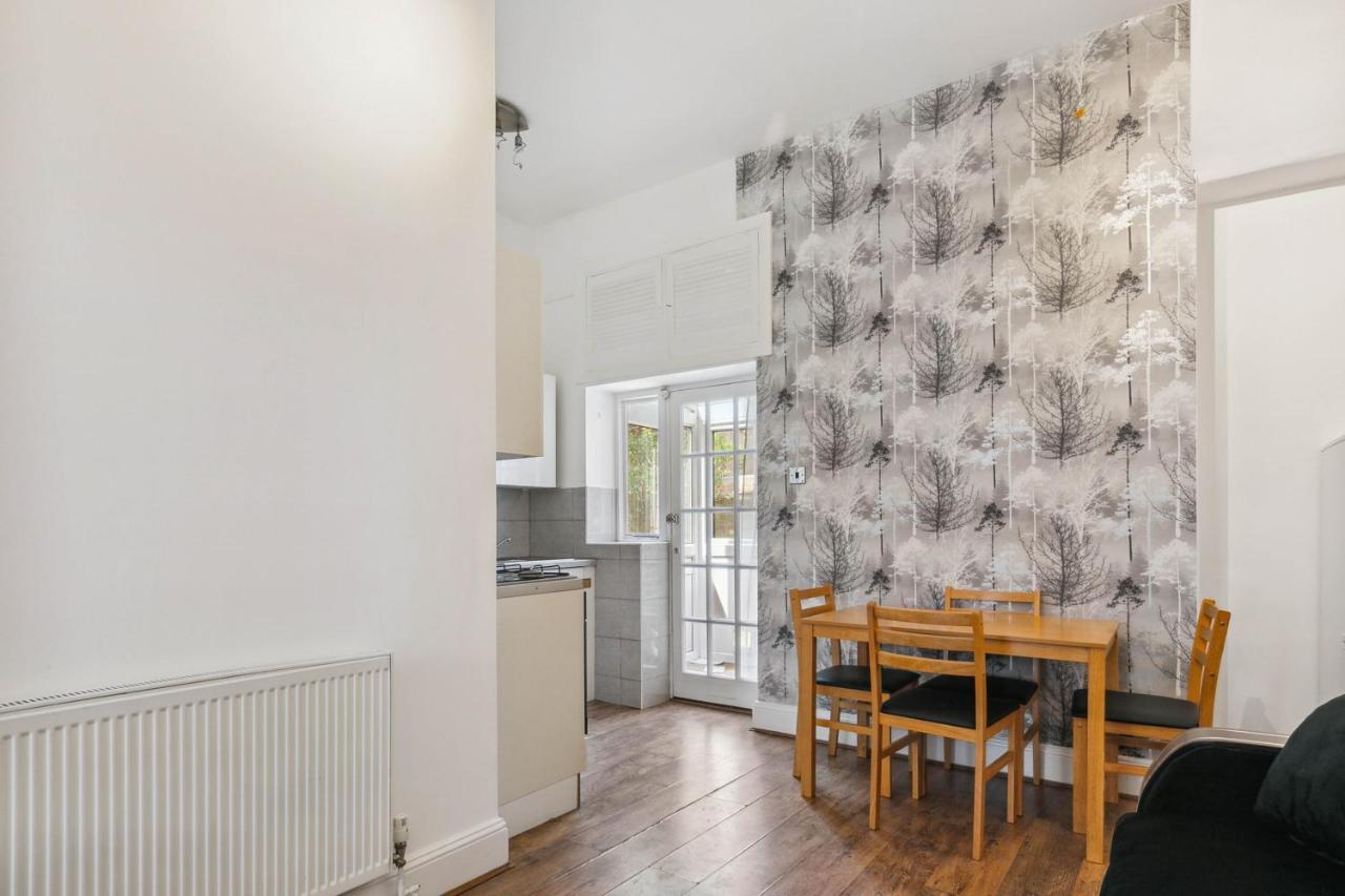Cozy Wimbledon Apartment ลอนดอน ภายนอก รูปภาพ