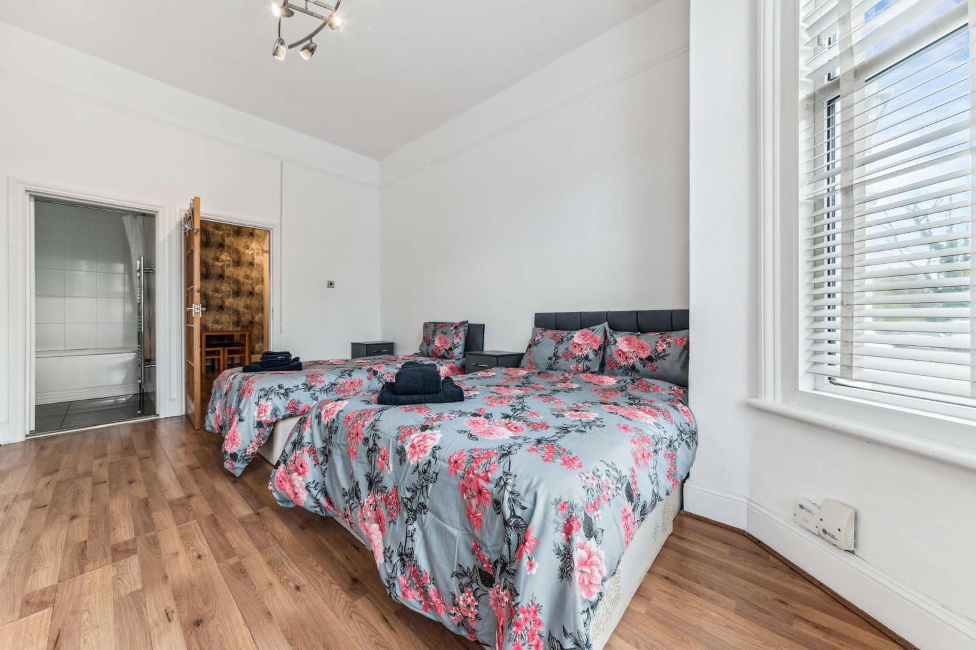 Cozy Wimbledon Apartment ลอนดอน ภายนอก รูปภาพ