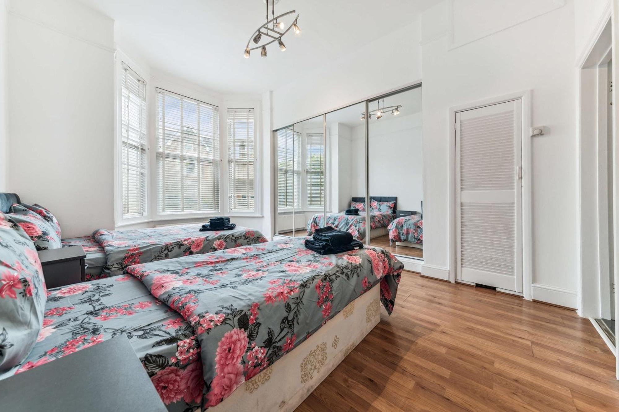 Cozy Wimbledon Apartment ลอนดอน ภายนอก รูปภาพ