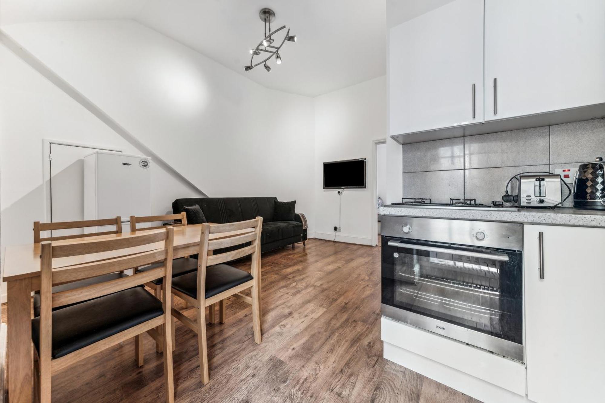 Cozy Wimbledon Apartment ลอนดอน ภายนอก รูปภาพ